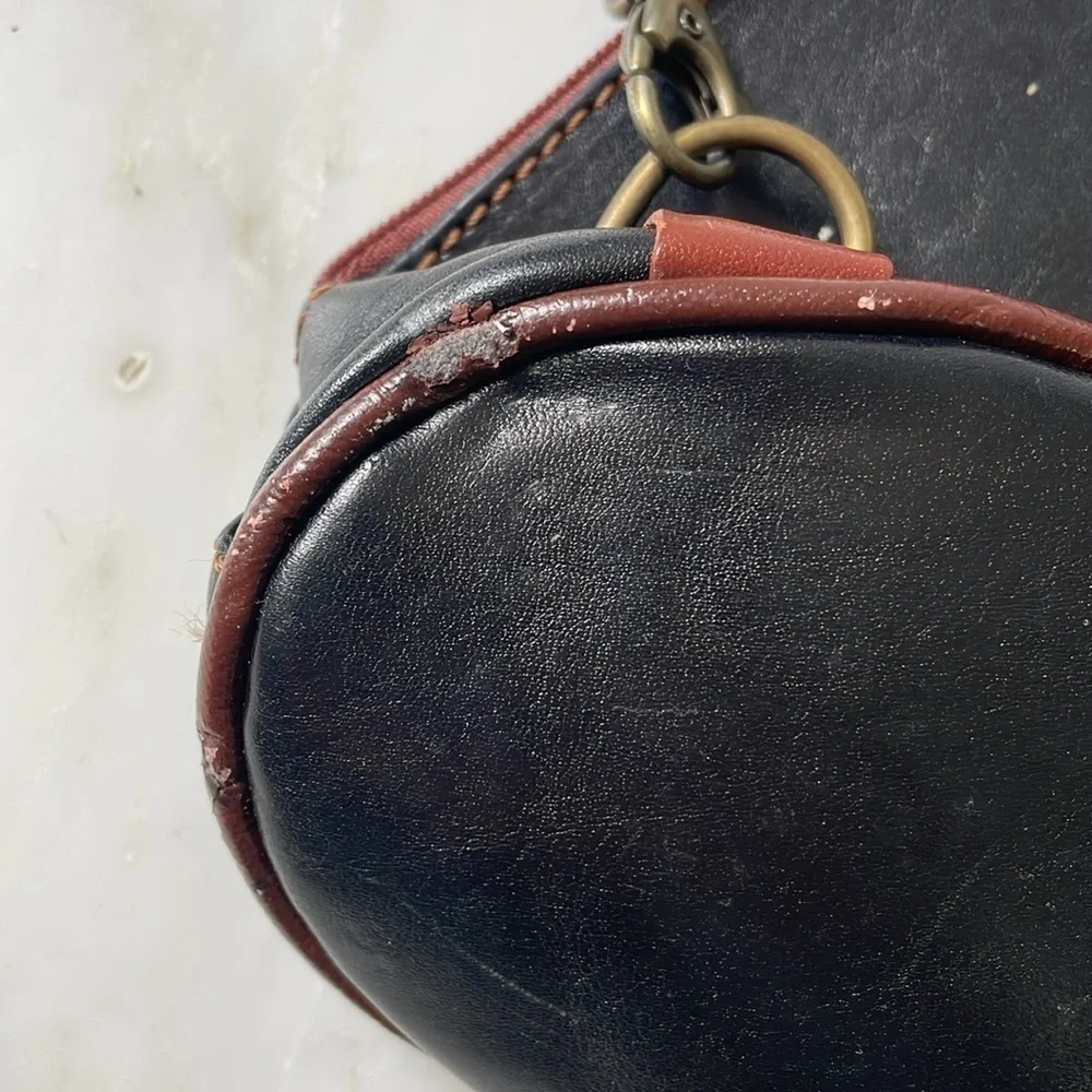 Silvia convertible black leather mini backpack or sling bag w/two outer pockets - Picture 4 of 8